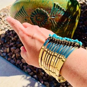 MultiBangle Gold Bracelet w. Turquoise Detail